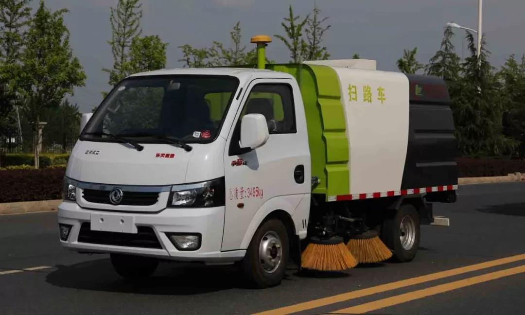 程力批量環(huán)衛(wèi)車助力“2018世界華人尋根節(jié)“環(huán)衛(wèi)清潔,為中國專汽之都增添榮耀受到社會(huì)各界廣泛贊譽(yù)