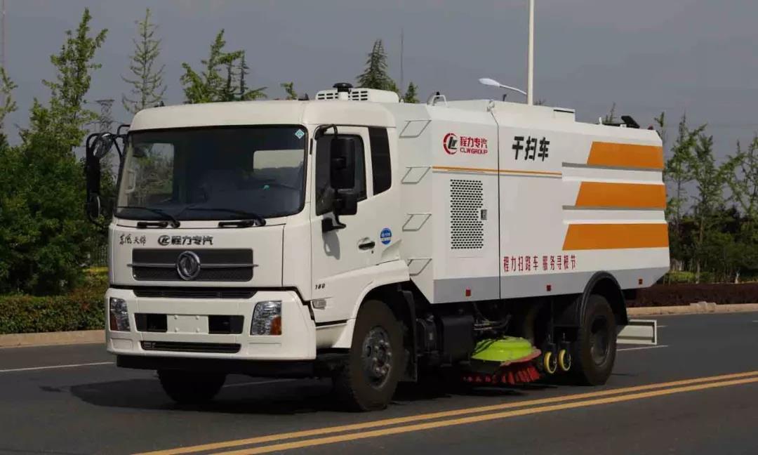 程力批量環(huán)衛(wèi)車助力“2018世界華人尋根節(jié)“環(huán)衛(wèi)清潔,為中國專汽之都增添榮耀受到社會(huì)各界廣泛贊譽(yù)