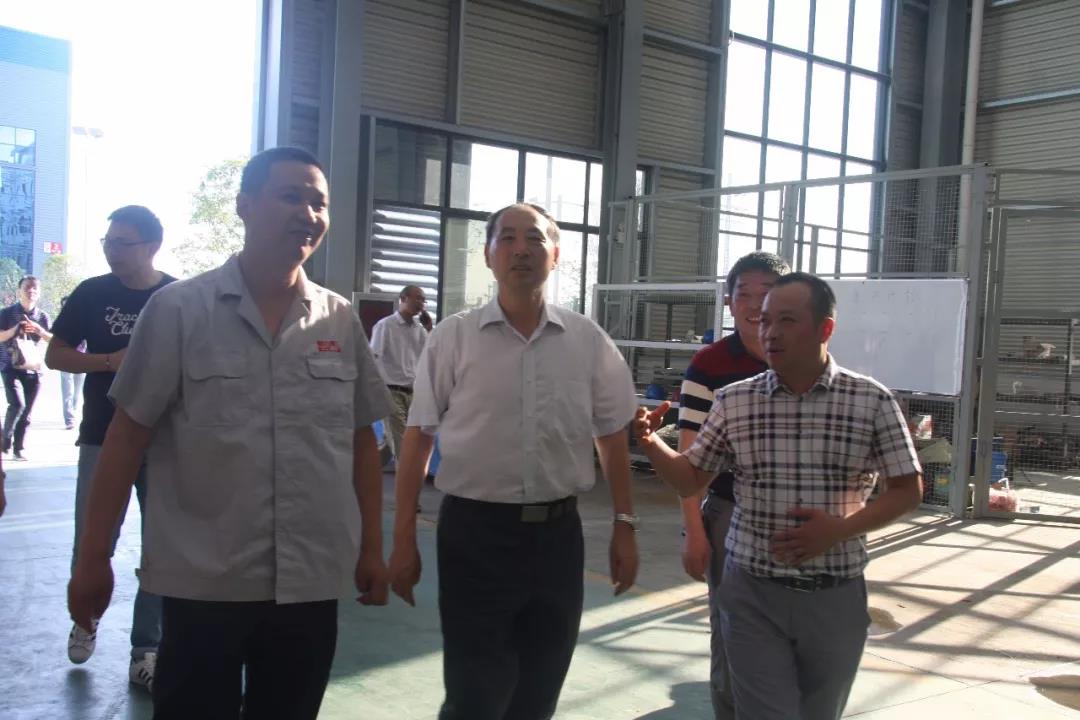 湖北省經(jīng)濟(jì)和信息化委員會副主任吳方軍視察程力重工產(chǎn)業(yè)園并指導(dǎo)工作